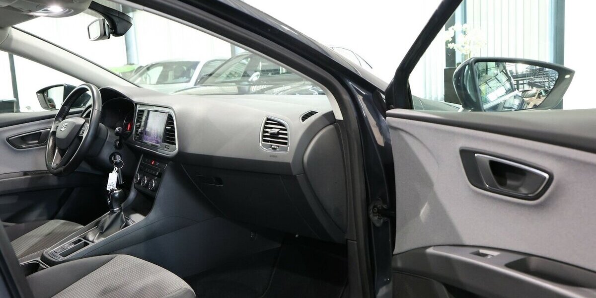 Seat Leon 1.6 TDI STYLE / NAVI-PLUS+APPLE+ANDROID 111.000 km 12.111 &euro; Hamm 59077