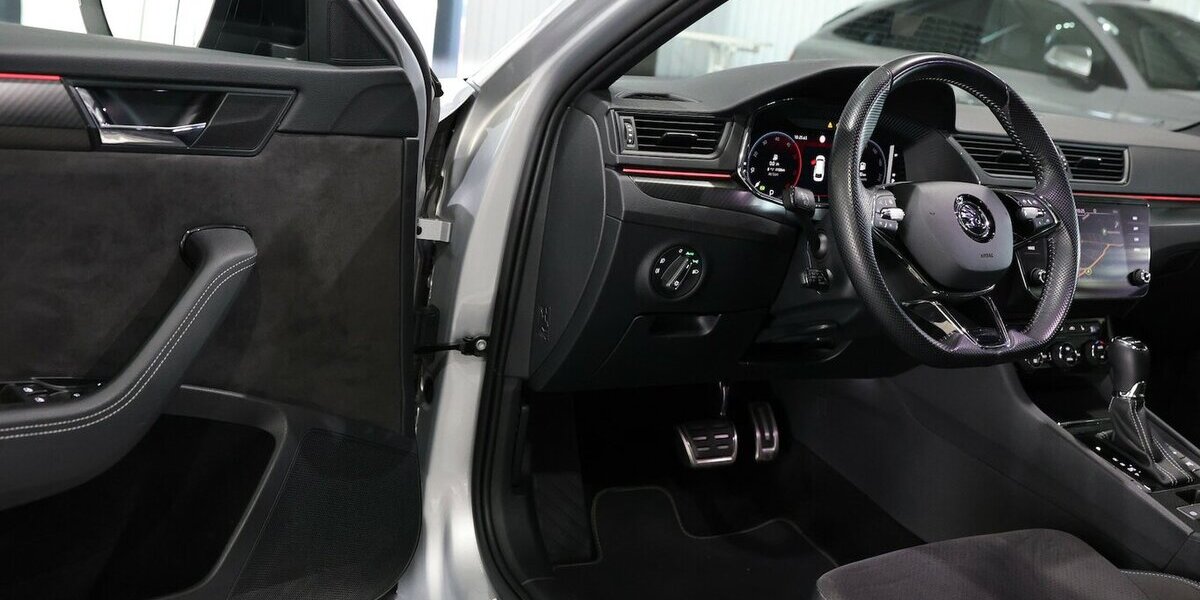 Skoda Superb Combi 2.0 TDI DSG 4x4 SPORTLINE BLACK 110.000 km 26.777 &euro; Hamm 59077