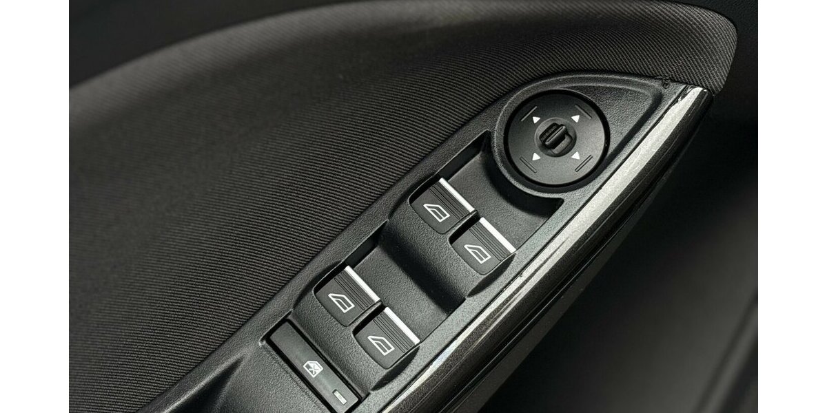 Ford Focus Turnier Titanium CARPLAY/KEYLESS/NAVI/PDC 187.775 km 6.800 &euro; Villingen-Schwenningen 78054