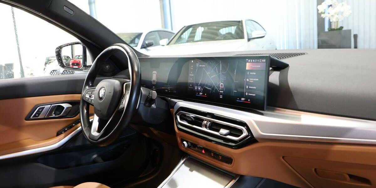 BMW 318d Touring SPORT WHITE & BROWN / CURVED+HUD 114.000 km 25.993 &euro; Hamm 59077