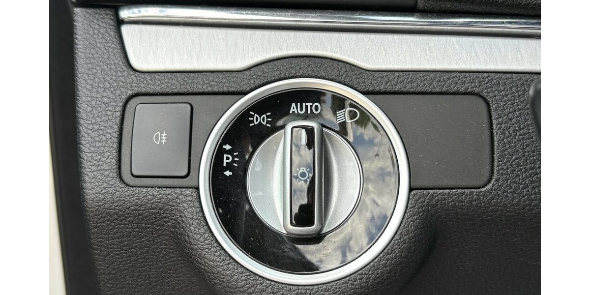 Mercedes-Benz E 350 CDI Cabrio BlueEfficiency NAVI/NACKENHZ 151.676 km 14.900 &euro; Villingen-Schwenningen 78054