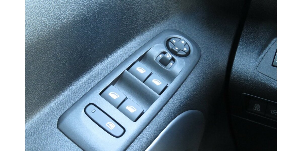 Fiat Doblo Maxi Kombi 130 / 7-Sitze + Vollausstattung 10.280 km 24.990 &euro; Münchenbernsdorf 07589