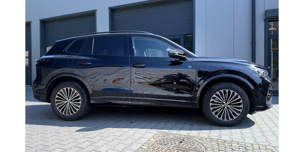 VW Tiguan R-Line Pano Memory HUD 360° 44.000 km 44.900 &euro; Mönchengladbach 41066