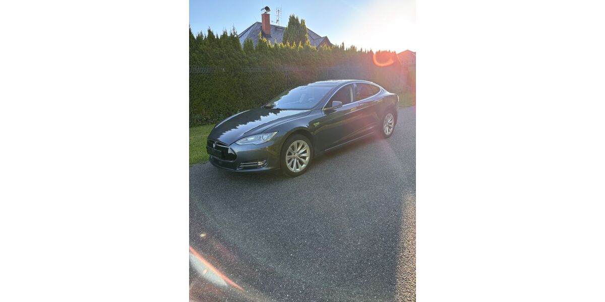 Tesla Model S 144.000 km 19.900 &euro; Prag 18000