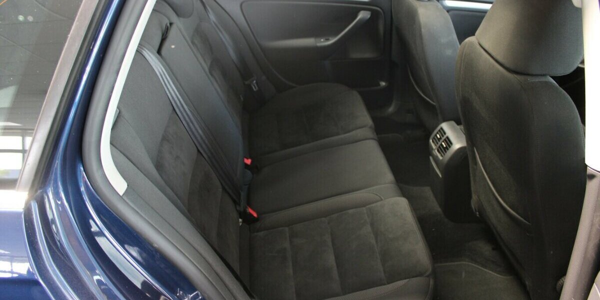 VW Golf Variant Golf 2.0 TDI DPF DSG Highline 103.458 km 9.980 &euro; Euskirchen 53881