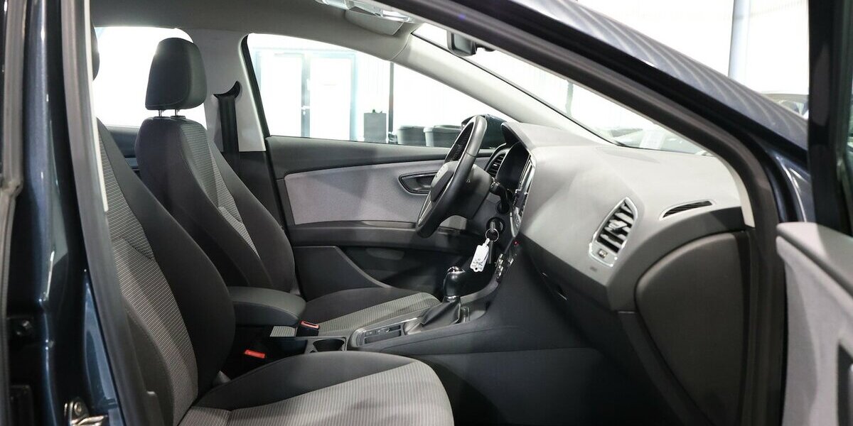 Seat Leon 1.6 TDI STYLE / NAVI-PLUS+APPLE+ANDROID 111.000 km 12.111 &euro; Hamm 59077