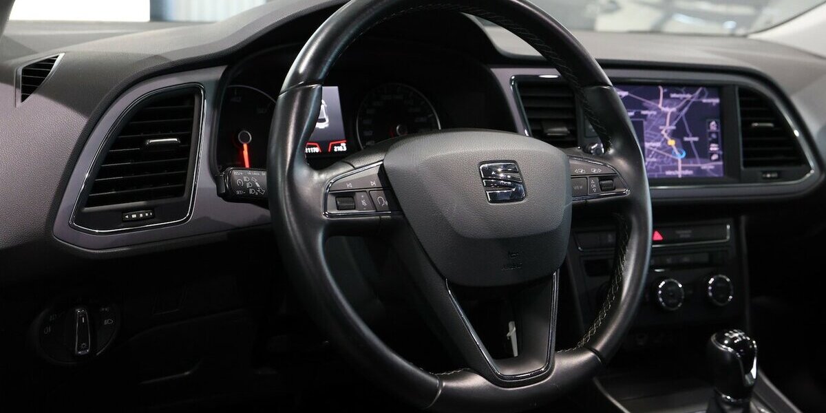 Seat Leon 1.6 TDI STYLE / NAVI-PLUS+APPLE+ANDROID 111.000 km 12.111 &euro; Hamm 59077
