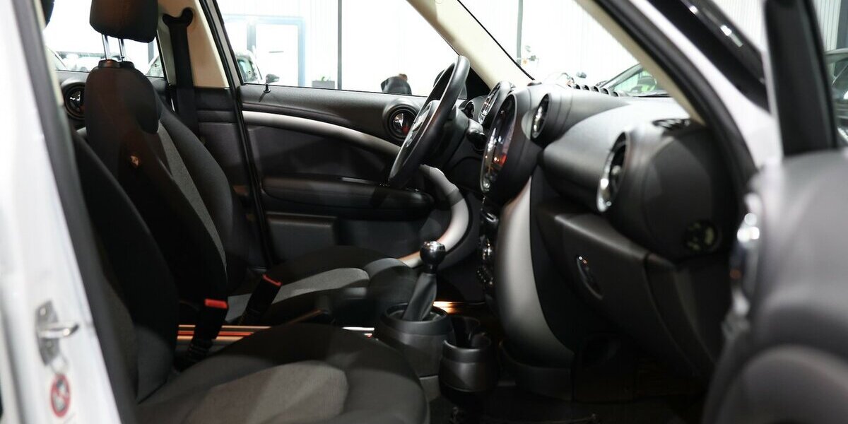Mini Cooper D Countryman PEPPER II CARBON COLOUR 129.000 km 9.444 &euro; Hamm 59077