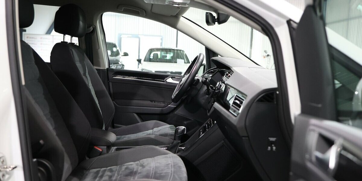 VW Touran 2.0 TDI DSG IQ Comfortline / 7-SITZE, LED 66.000 km 27.111 &euro; Hamm 59077