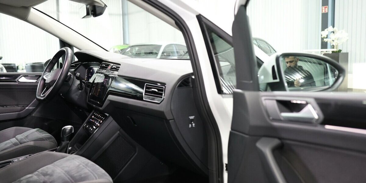 VW Touran 2.0 TDI DSG IQ Comfortline / 7-SITZE, LED 66.000 km 27.111 &euro; Hamm 59077
