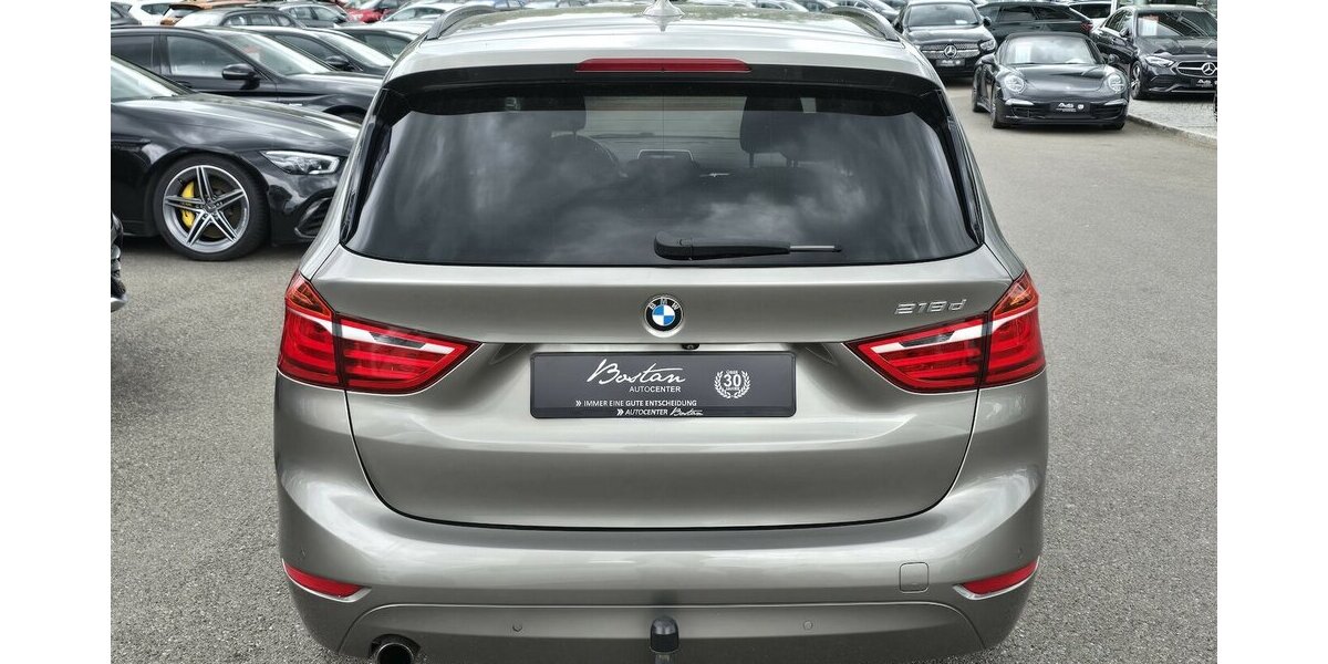 BMW 218 Active Tourer d ADVANTAGE/7-SITZER/AHK/KLIMA 179.900 km 12.900 &euro; Villingen-Schwenningen 78054