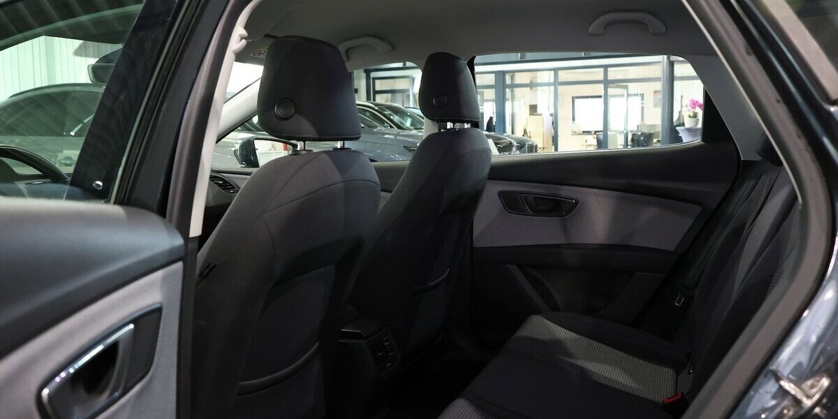 Seat Leon 1.6 TDI STYLE / NAVI-PLUS+APPLE+ANDROID 111.000 km 12.111 &euro; Hamm 59077