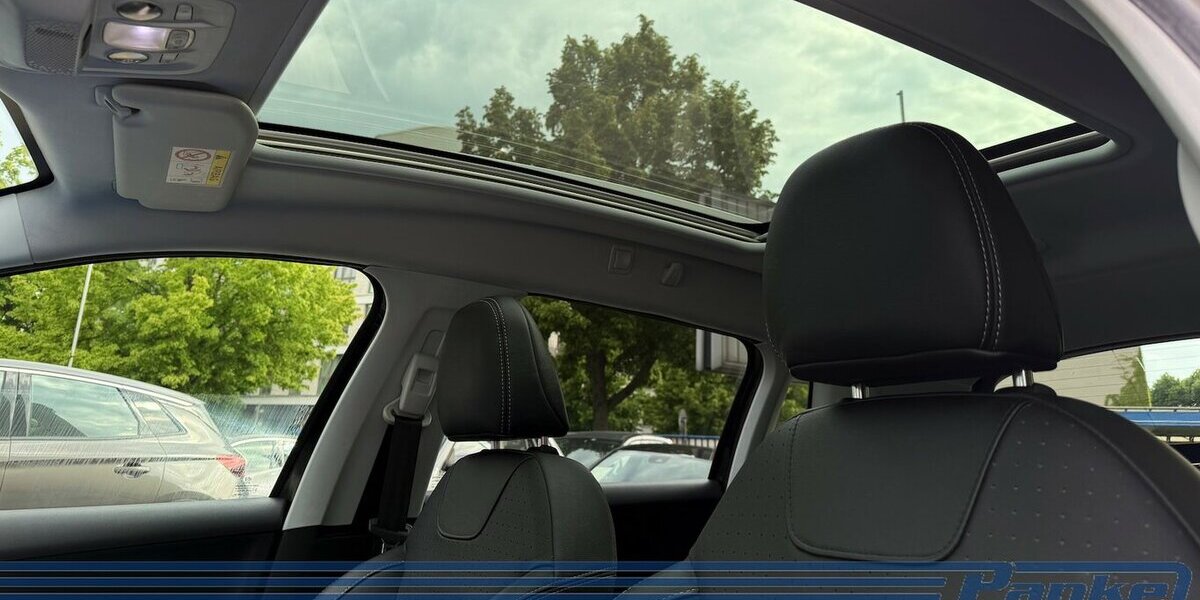 Peugeot 2008 Allure*Pano*Leder*R-Cam*Navi*SHZ*LED*USB* 81.293 km 9.990 &euro; Berlin 13187