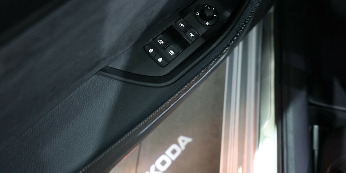 Skoda Superb Combi 2.0 TDI DSG 4x4 SPORTLINE BLACK 110.000 km 26.777 &euro; Hamm 59077