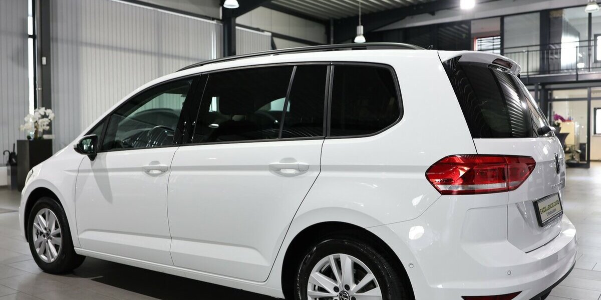 VW Touran 2.0 TDI DSG IQ Comfortline / 7-SITZE, LED 66.000 km 27.111 &euro; Hamm 59077