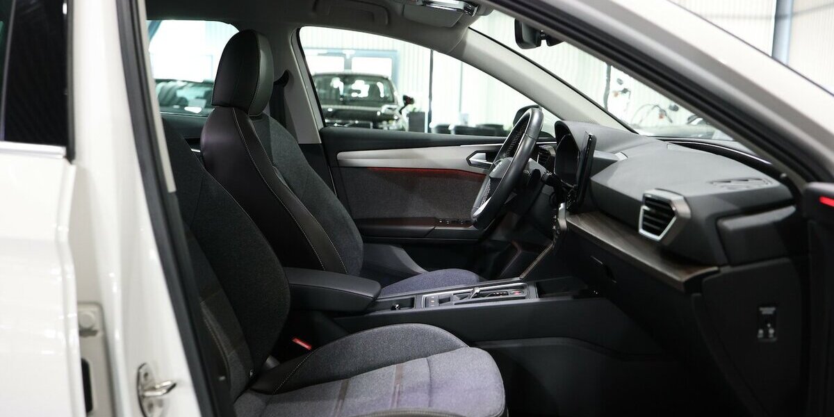 Seat Leon ST 2.0 TDI DSG XCELLENCE / LEDER / ACC+LANE 75.000 km 18.221 &euro; Hamm 59077