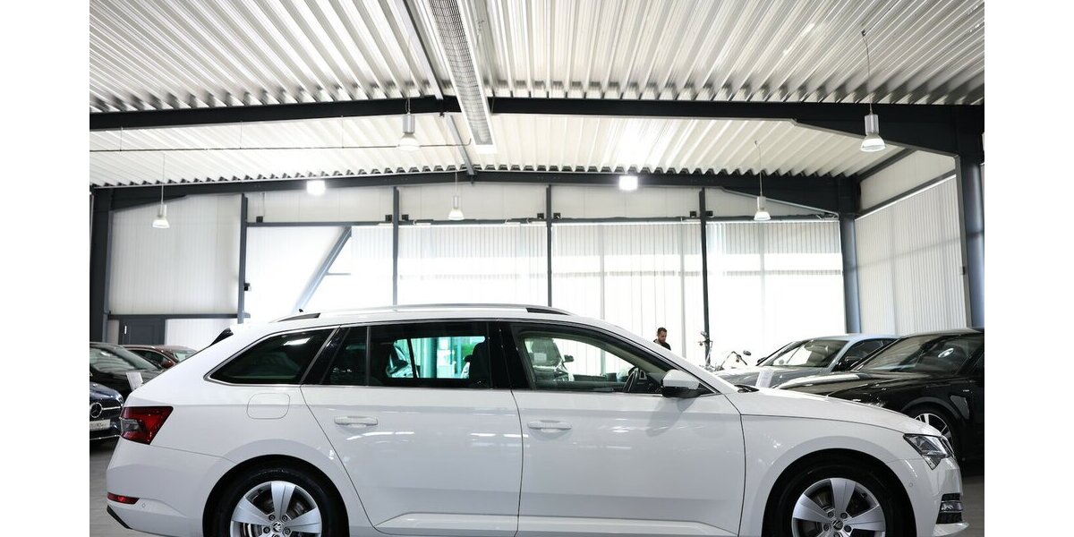 Skoda Superb Combi 2.0 TDI DSG STYLE / WHITE & BEIGE / 108.000 km 21.111 &euro; Hamm 59077