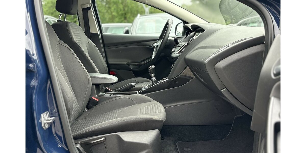 Ford Focus Turnier Titanium CARPLAY/KEYLESS/NAVI/PDC 187.775 km 6.800 &euro; Villingen-Schwenningen 78054