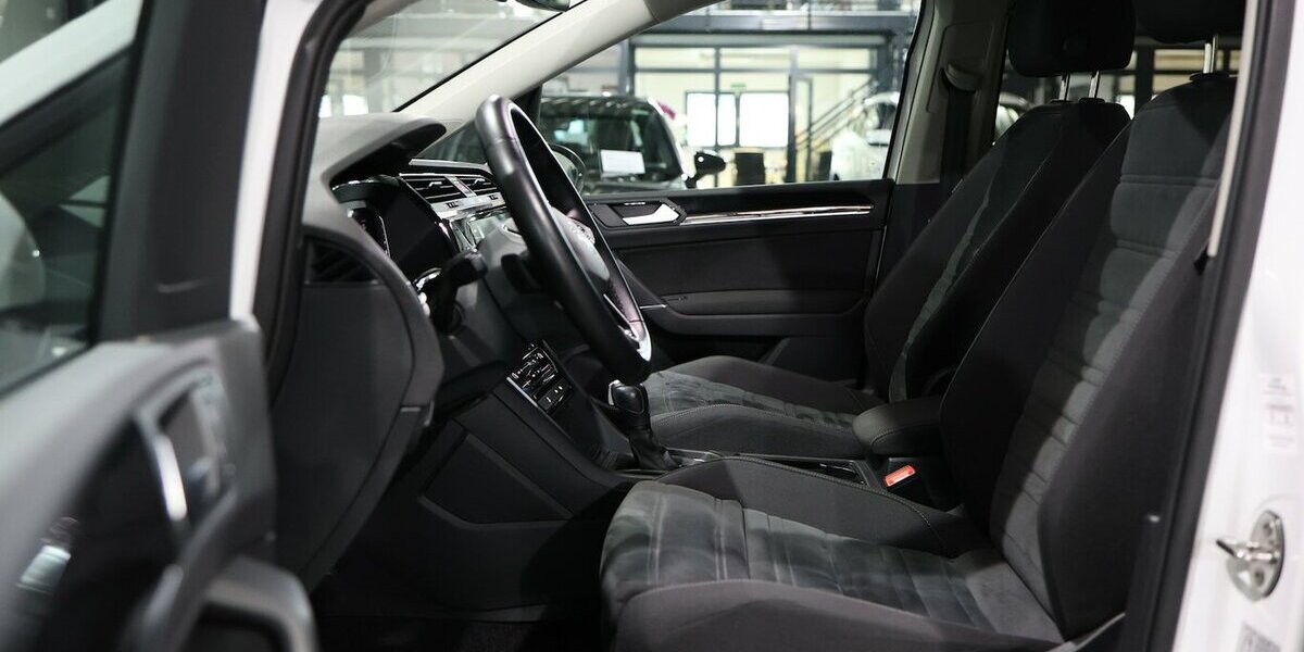 VW Touran 2.0 TDI DSG IQ Comfortline / 7-SITZE, LED 66.000 km 27.111 &euro; Hamm 59077