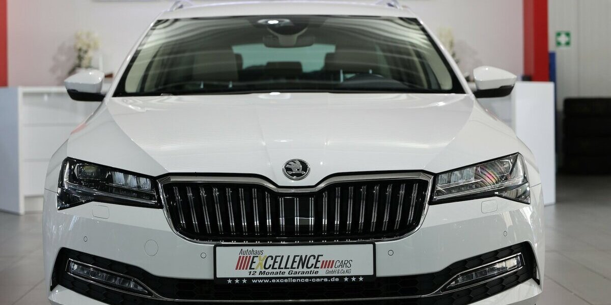Skoda Superb Combi 2.0 TDI DSG STYLE / WHITE & BEIGE / 108.000 km 21.111 &euro; Hamm 59077
