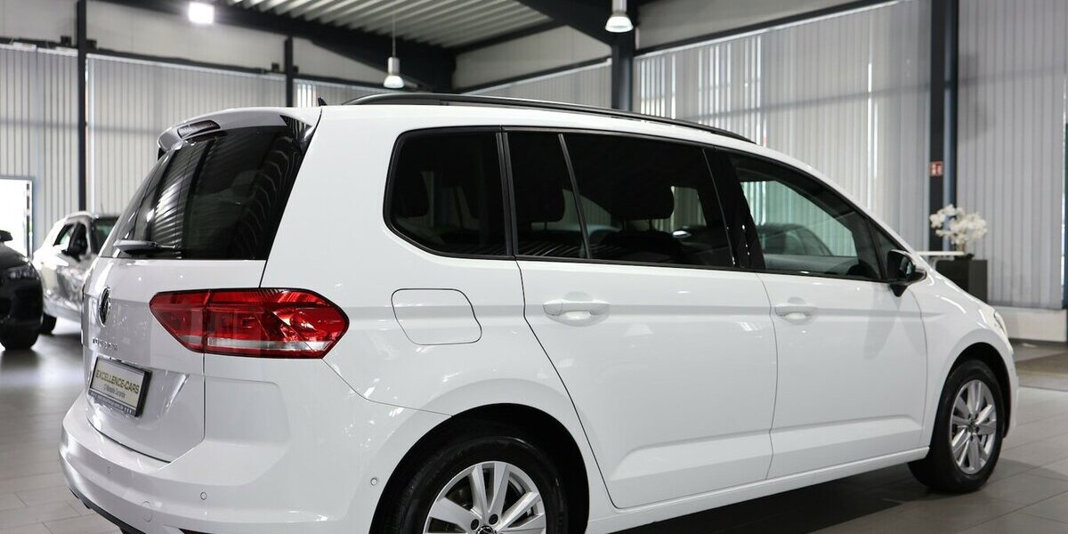 VW Touran 2.0 TDI DSG IQ Comfortline / 7-SITZE, LED 66.000 km 27.111 &euro; Hamm 59077