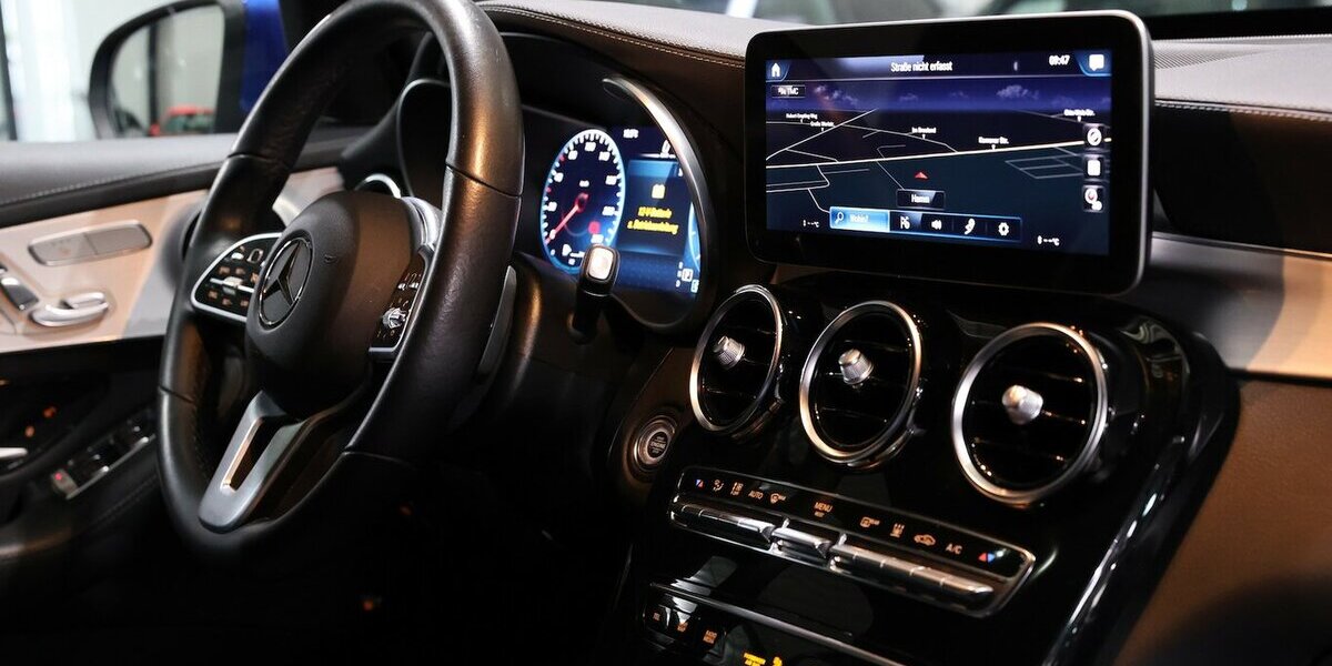 Mercedes-Benz GLC 300 d 4M BUSINESS SPORT PANORAMA, WIDESCREEN 150.000 km 30.333 &euro; Hamm 59077