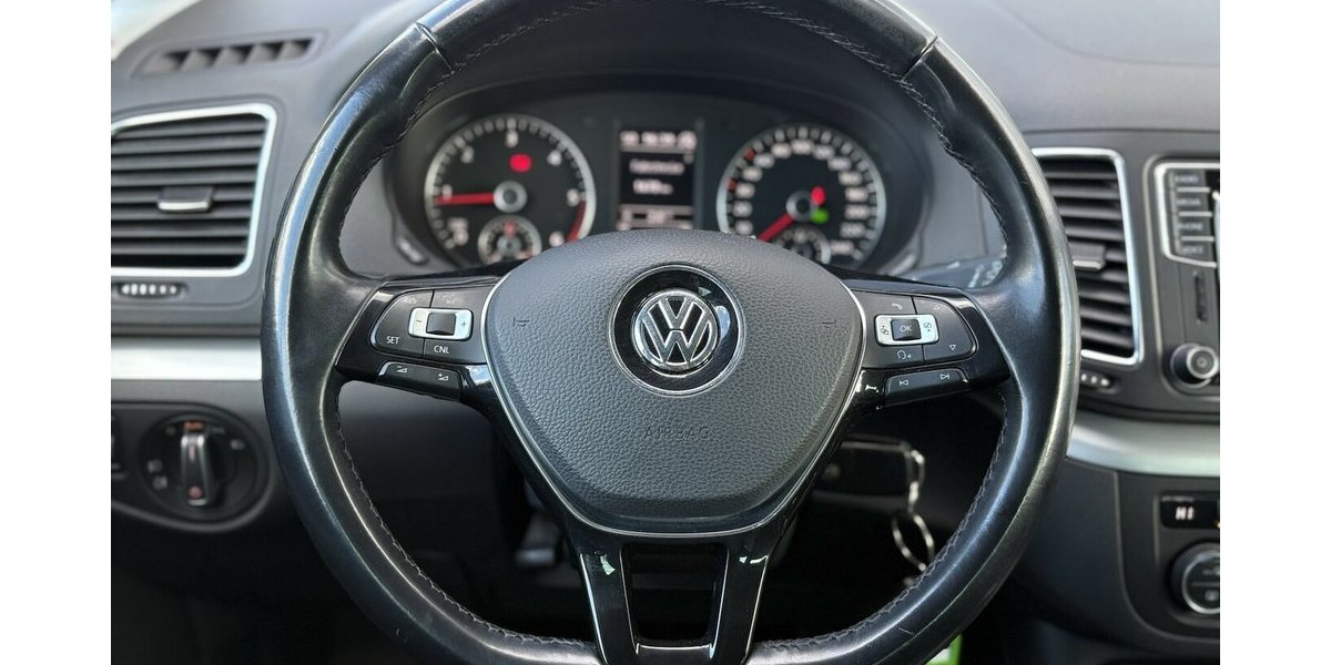VW Sharan 2.0 TDI Comfortline 7.SITZ/NAVI/SHZ/DSG 107.728 km 20.900 &euro; Villingen-Schwenningen 78054