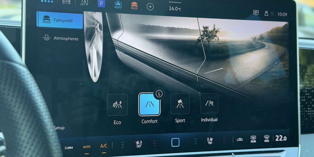 VW Tiguan R-Line Pano Memory HUD 360° 44.000 km 44.900 &euro; Mönchengladbach 41066