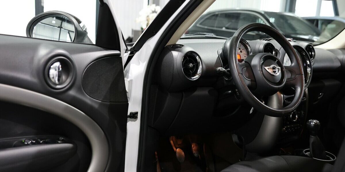 Mini Cooper D Countryman PEPPER II CARBON COLOUR 129.000 km 9.444 &euro; Hamm 59077