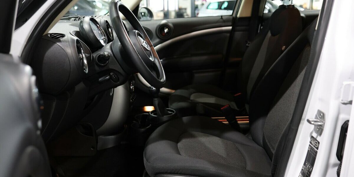 Mini Cooper D Countryman PEPPER II CARBON COLOUR 129.000 km 9.444 &euro; Hamm 59077