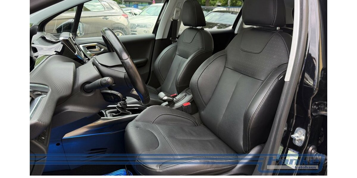 Peugeot 2008 Allure*Pano*Leder*R-Cam*Navi*SHZ*LED*USB* 81.293 km 9.990 &euro; Berlin 13187