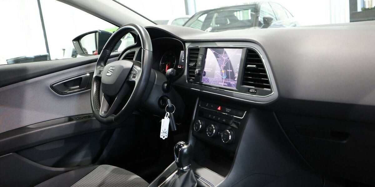 Seat Leon 1.6 TDI STYLE / NAVI-PLUS+APPLE+ANDROID 111.000 km 12.111 &euro; Hamm 59077