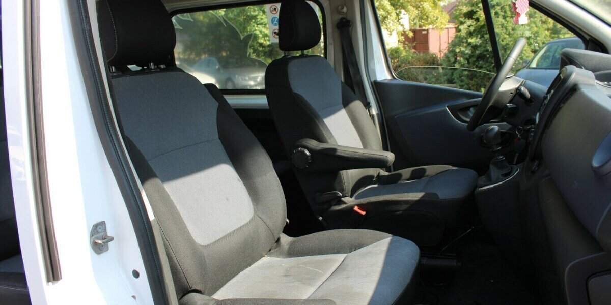 Opel Vivaro 1.6 D L1H1 8-Sitzer 189.128 km 9.980 &euro; Euskirchen 53881