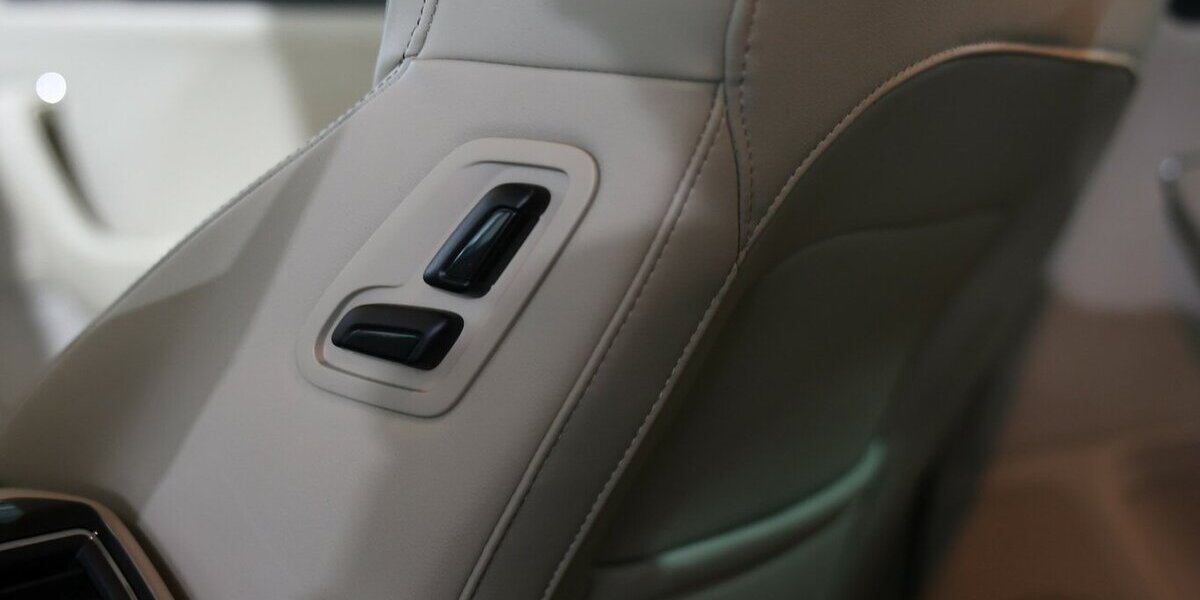 Skoda Superb Combi 2.0 TDI DSG STYLE / WHITE & BEIGE / 108.000 km 21.111 &euro; Hamm 59077