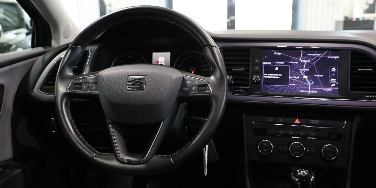 Seat Leon 1.6 TDI STYLE / NAVI-PLUS+APPLE+ANDROID 111.000 km 12.111 &euro; Hamm 59077