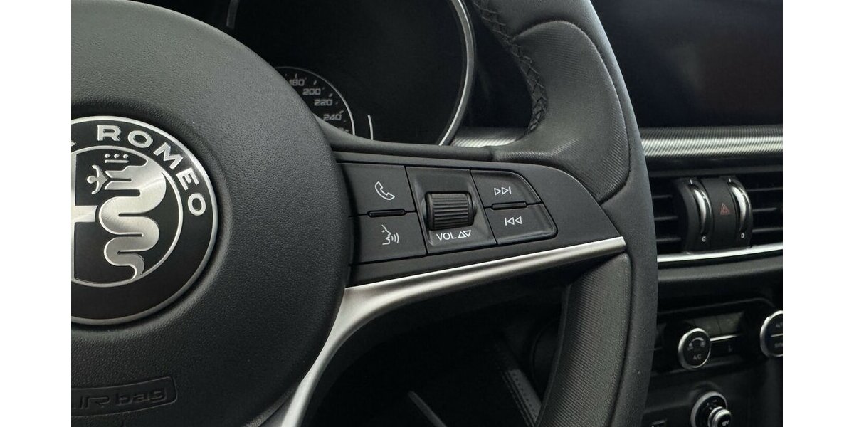 Alfa Romeo Stelvio 2.2 D Super Q4 LEDER AHK Pano LED 14.780 km 29.220 &euro; Lich 35423