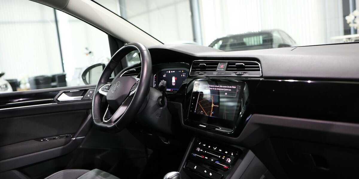 VW Touran 2.0 TDI DSG IQ Comfortline / 7-SITZE, LED 66.000 km 27.111 &euro; Hamm 59077