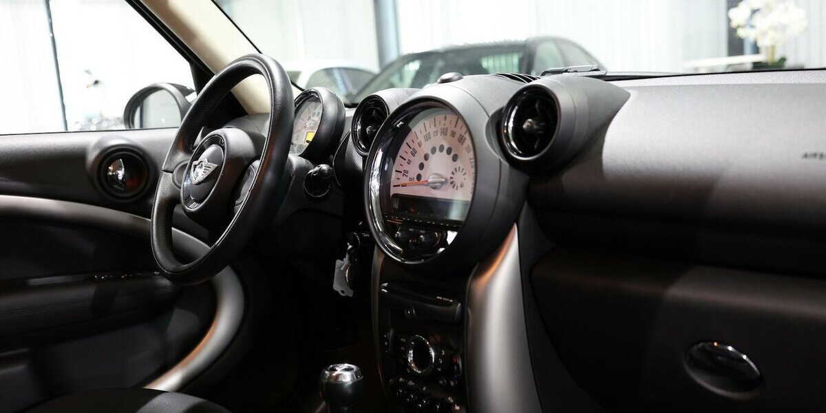 Mini Cooper D Countryman PEPPER II CARBON COLOUR 129.000 km 9.444 &euro; Hamm 59077